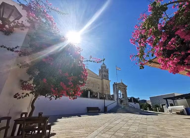 agia triada lefkes islas cicladas