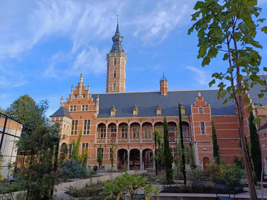 Palacio renacentista, sede del Hof van Busleyden Museum