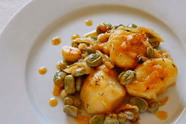 Patatas con habas y mazorcas.