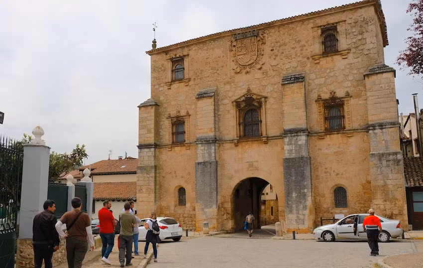 El Museo del Libro se sitúa en el antiguo edificio del Archivo.