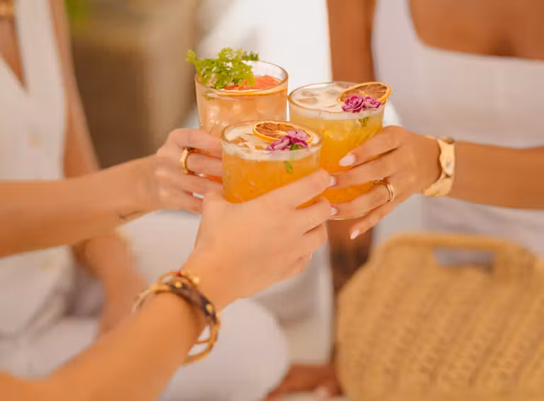 Brindis en Nikki Beach Marbella.