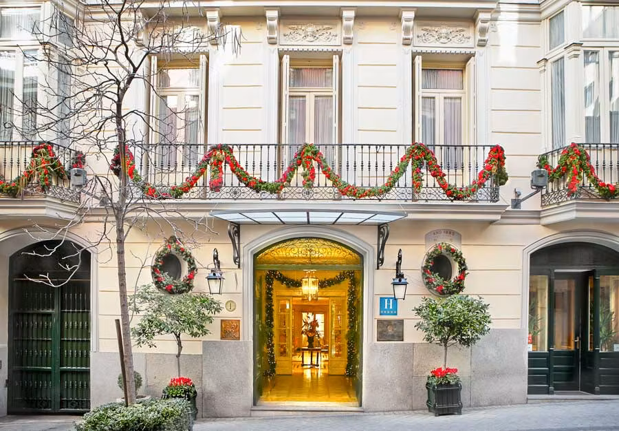 Fachada del hotel Orfila.