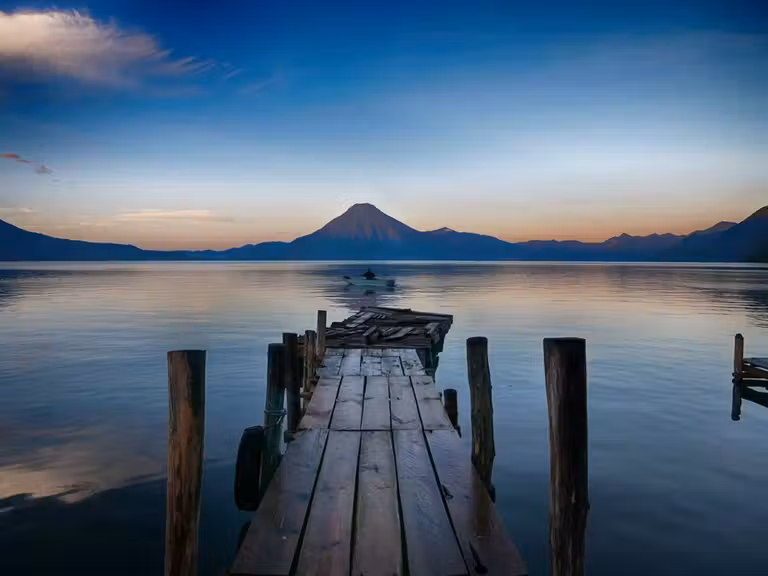 Muelle en Panajachel del lago atitlan