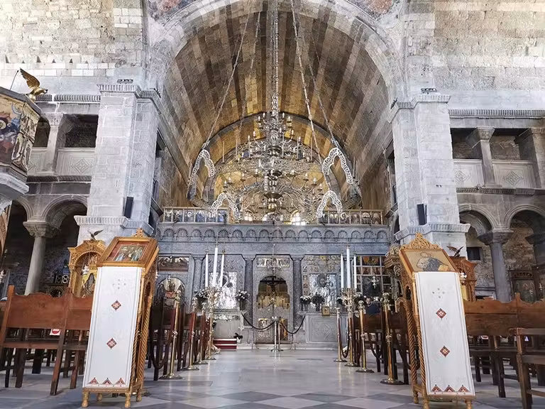 Panagia Ekatontapiliani o iglesia de las 100 puertas