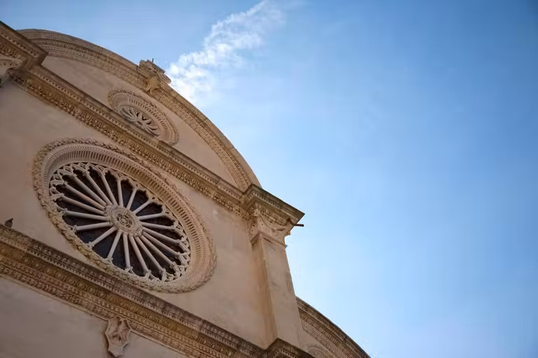 sibenik, viajar sola, viajeras, mujeres