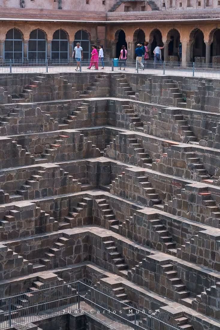 Pozo escalonado o baori de Abhaneri.