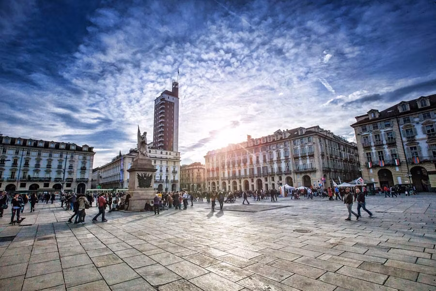 Una de las (muchas) perspectivas de la Piazza Castello, un lugar esencial si viajas a Turín con amigas