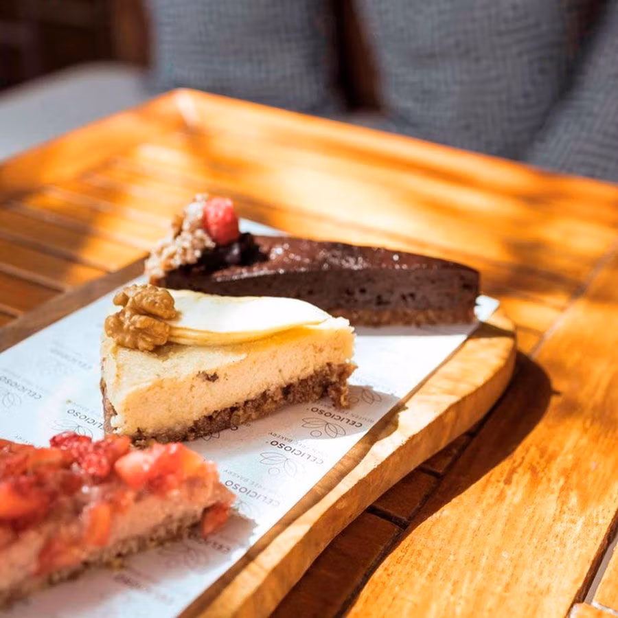Plato con tartas variadas en Celicioso