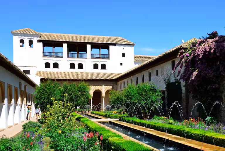 Jardines del Generalife, contiguos a la Alhambra.