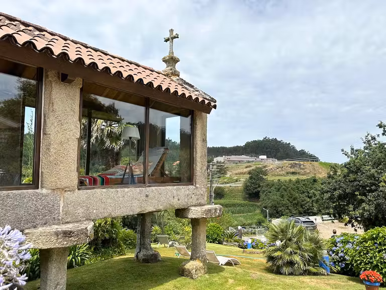 Hórreo de la Quinta de San Amaro.