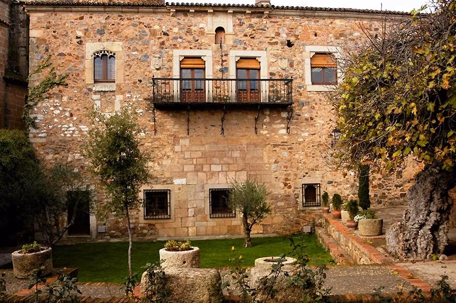 jardin palacio carvajal, viaje caceres, mujeres viajeras