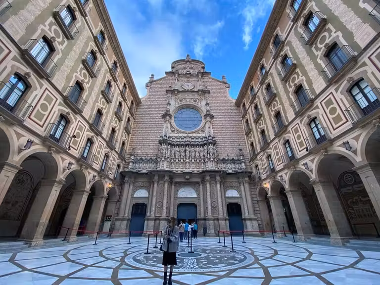 santuario de montserrat grand tour de cataluna