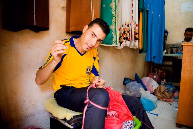 taller de costura en la medina de fez