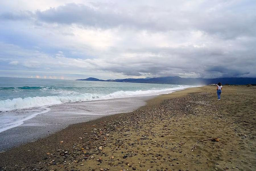 La playa salvaje de la Reserva Natural Nacional Mas Larrieu.