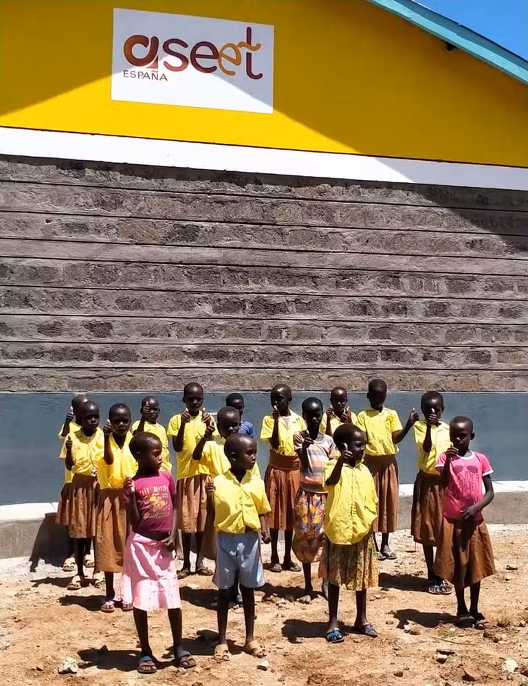 cuento de luz school, ninas kenia, fundacion vipeika, aseet