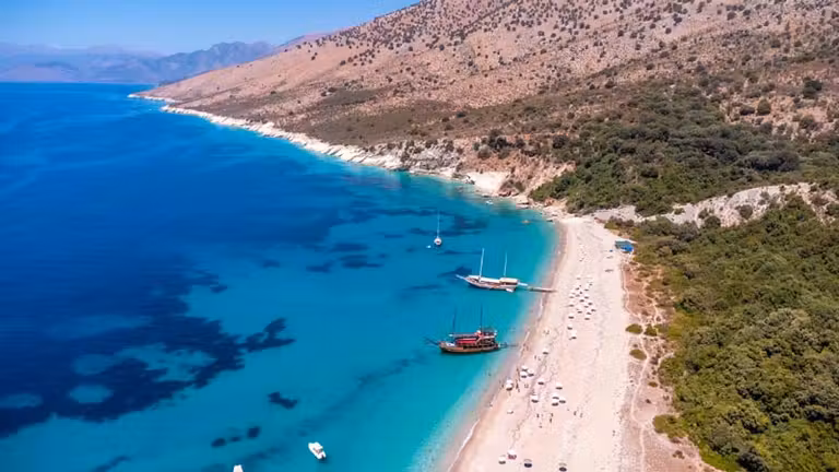 Playa de Kroreza, en Albania.