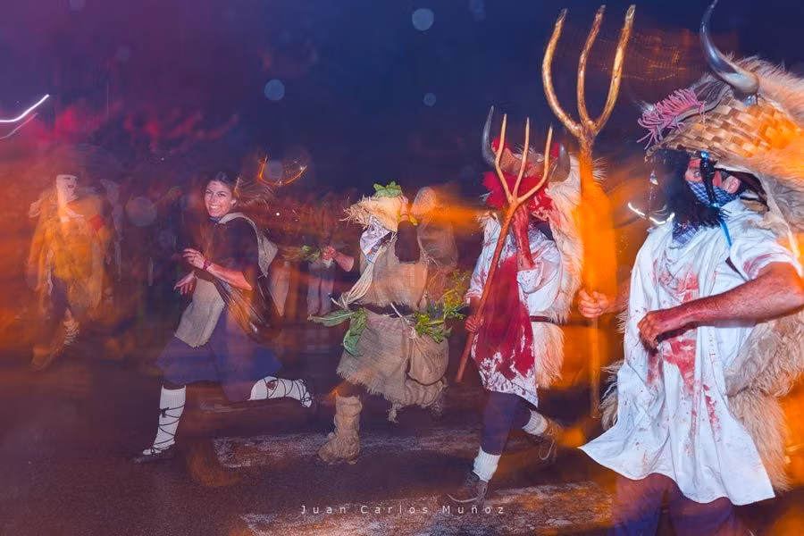 Momotxorros en el carnaval de alsasua