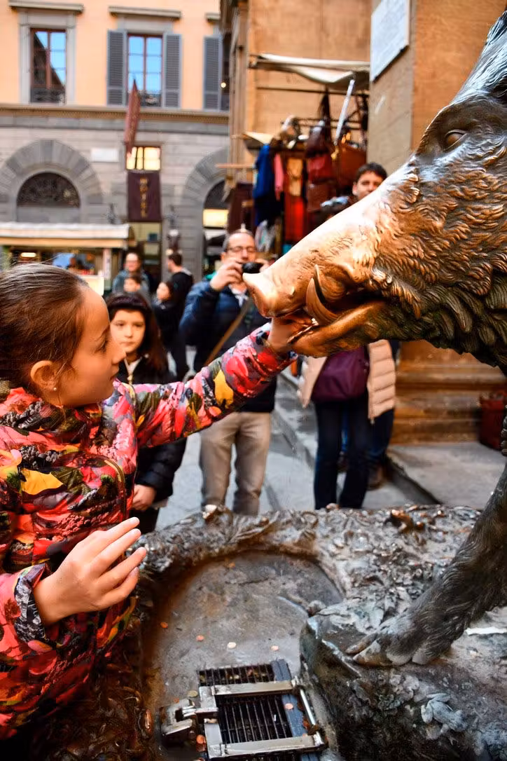 Niña con il porcellino en Florencia