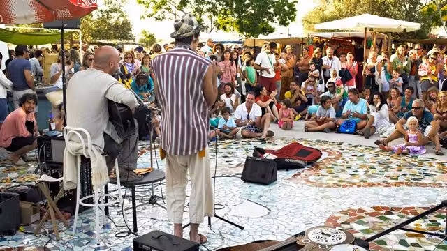 Mercadillo de la Mola animación en Formentera.