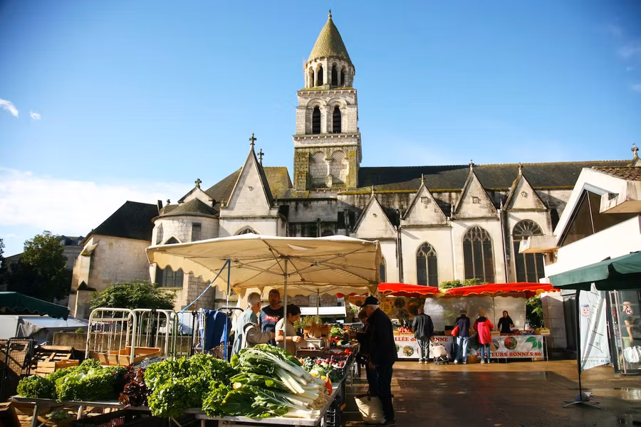 Poitiers, ciudad de mujeres: de Leonor de Aquitania a la alcaldesa Léonore Moncond’huy