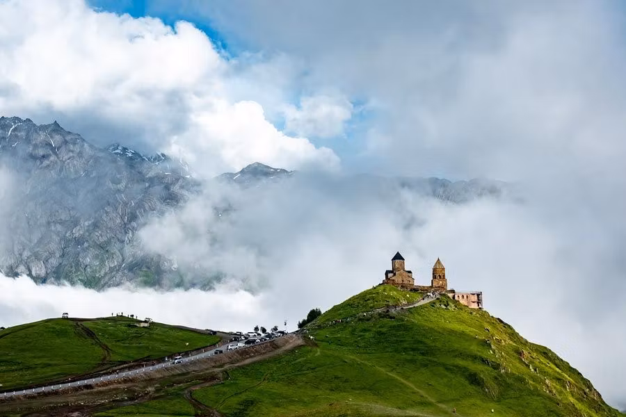 Iglesia de la Trinidad de Guergueti, en Georgia.
