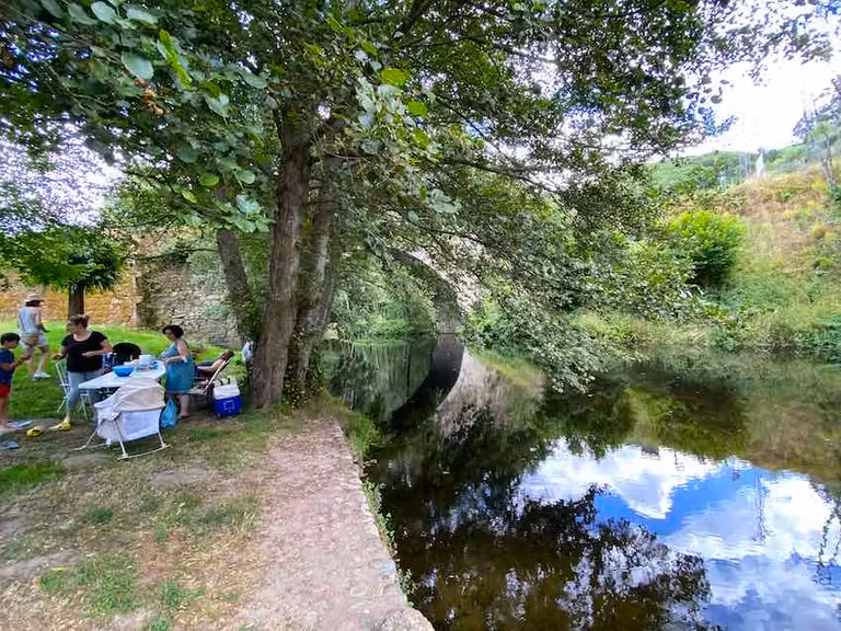 Agradable zona recreativa donde darse un baño en Montemayor del Río.