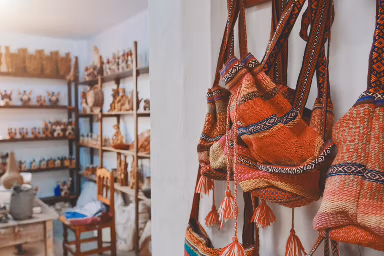 Tienda de artesanía en Perú.