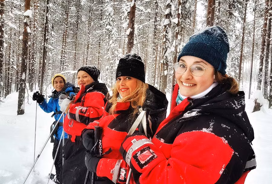 mujer y viajera, viajes en grupo para mujeres