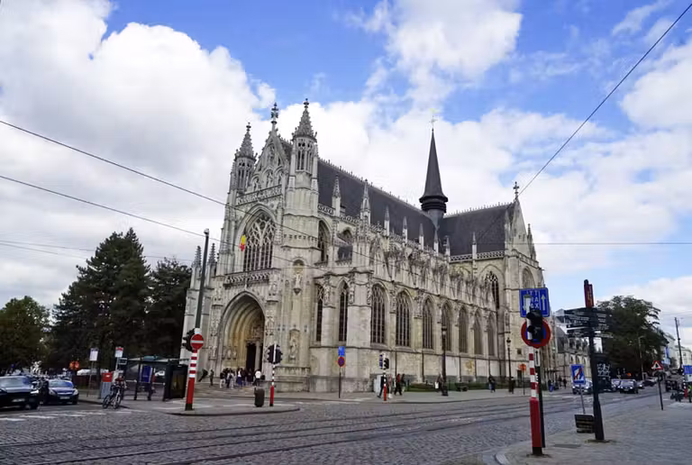 Fachada de Notre-Dame des Victoires.