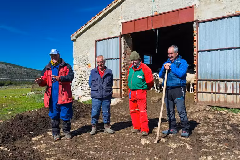 Pastores en el entorno de la ermita de Santa Isabel.
