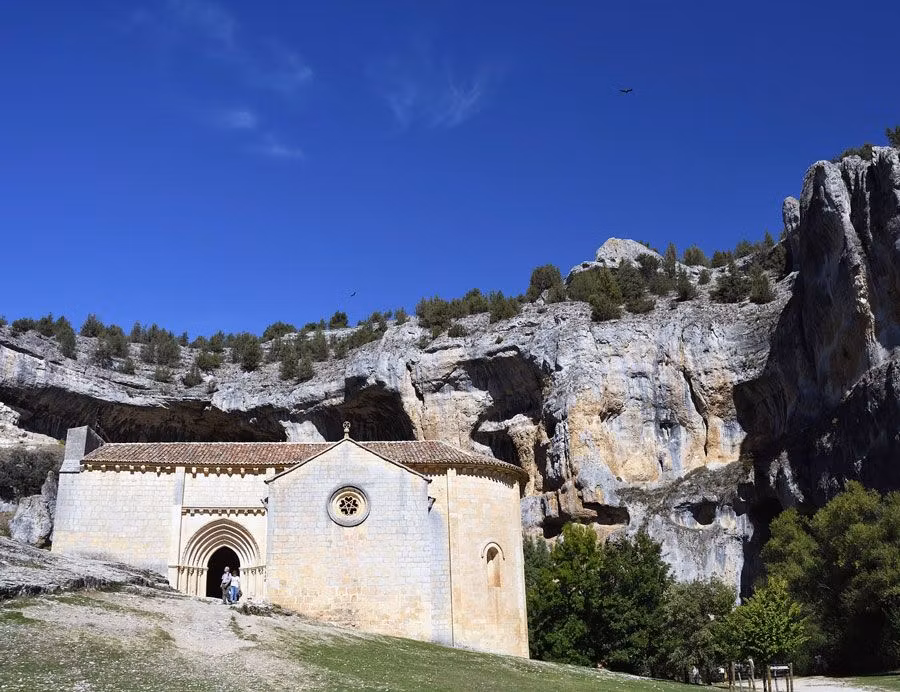 Ermita de San Bartolomé, en el cañón del río Lobos.