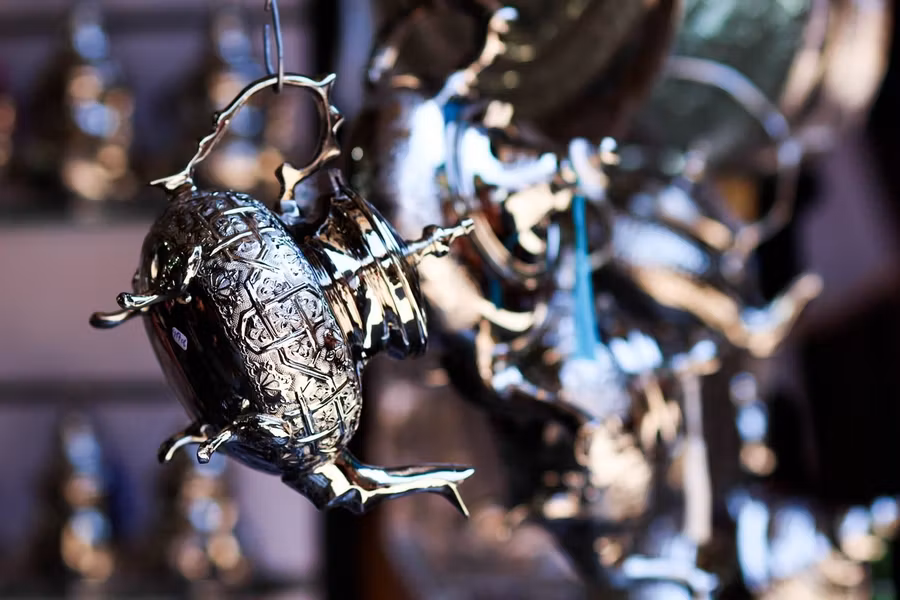 Tomar un té moruno forma parte del protocolo en hogares y comercios.