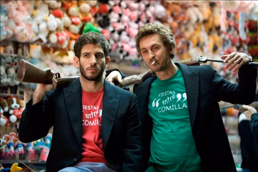 Protagonistas de la pelicula primos en una feria de Comillas