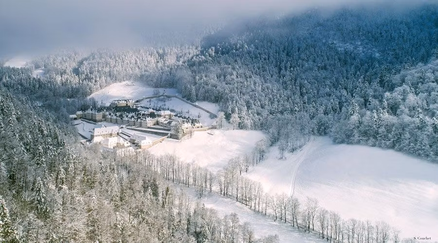 licores de monasterio, ruta por los monasterios, viajes en pareja