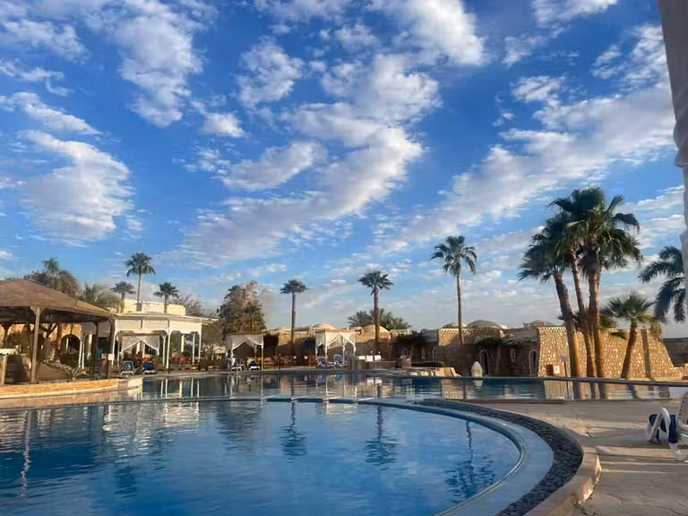 Piscina del hotel Seti Abu Simbel