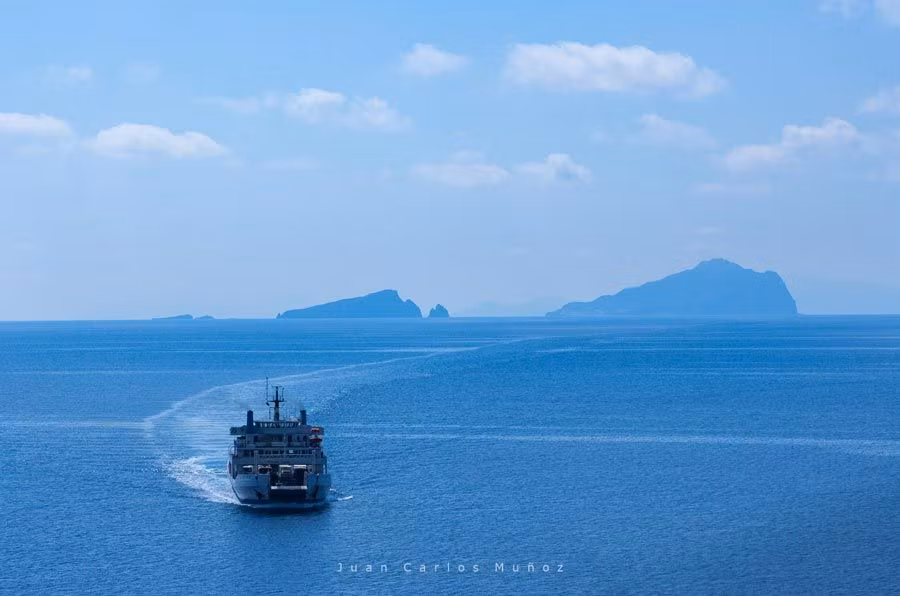 excursion ferry islas eolias