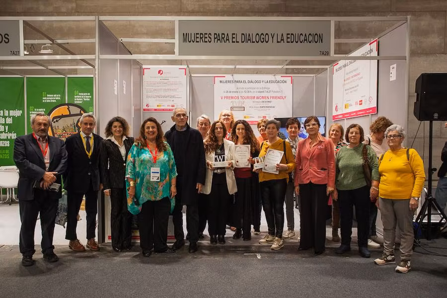 Etheria Magazine recibe uno de los Premios Tourism Women Friendly en Fitur 2024
