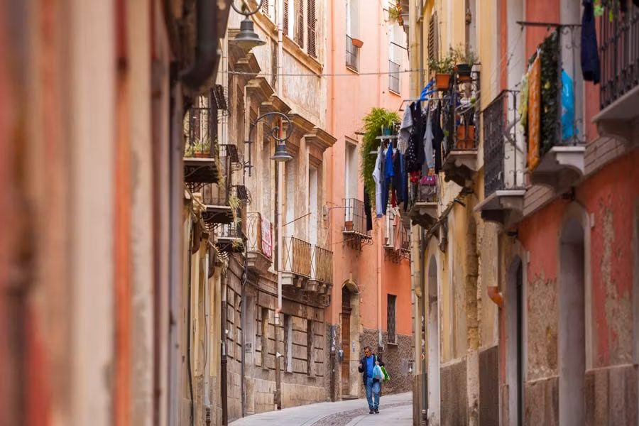 calles solitarias de Cagliari