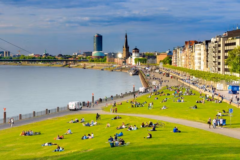 La orilla del Rin en Düsseldorf.