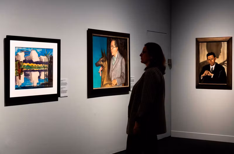 Una visitante en la exposición ‘Tiempos inciertos. Alemania entre guerras’.