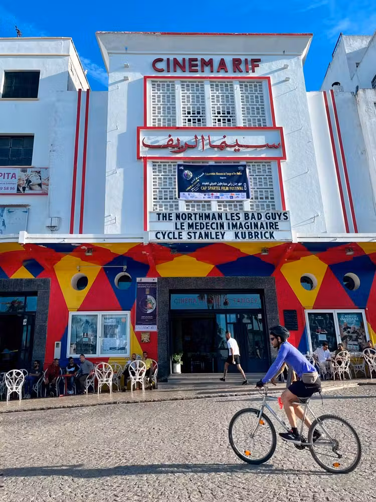 Fachada del Cinema Rif en la Plaza del 9 de Abril.