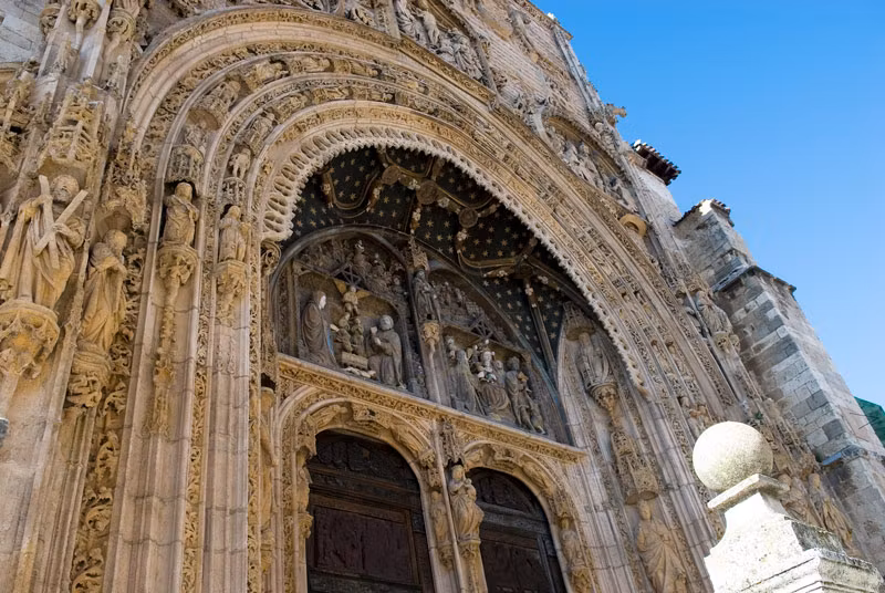 Portada de la iglesia de Santa María La Real.