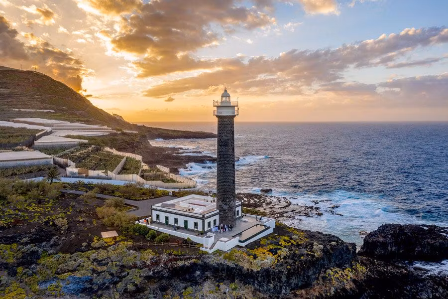 Una escapada romántica al hotel Faro Punta Cumplida en La Palma