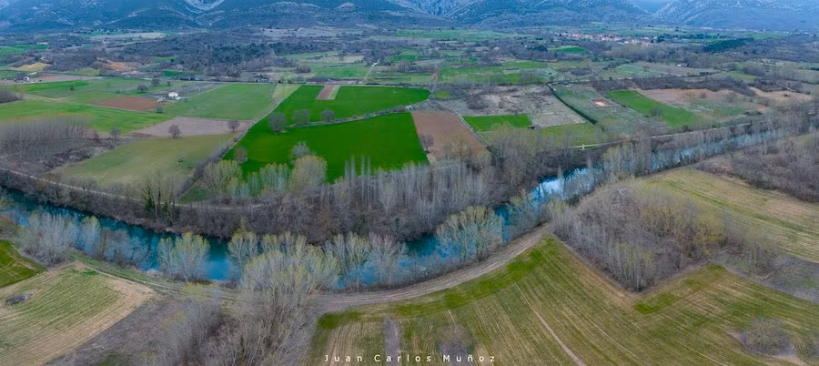 Río Ebro a su paso por el valle de Valdivieso.