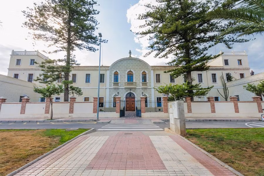 licores de monasterio, ruta por los monasterios, viajes en pareja