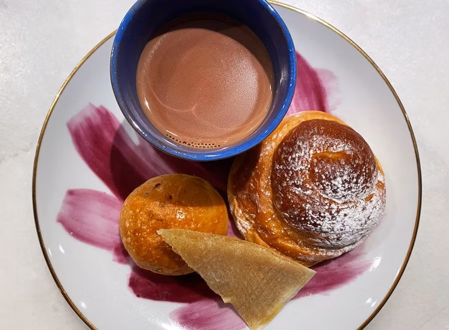 cocas de turron, patata y anis