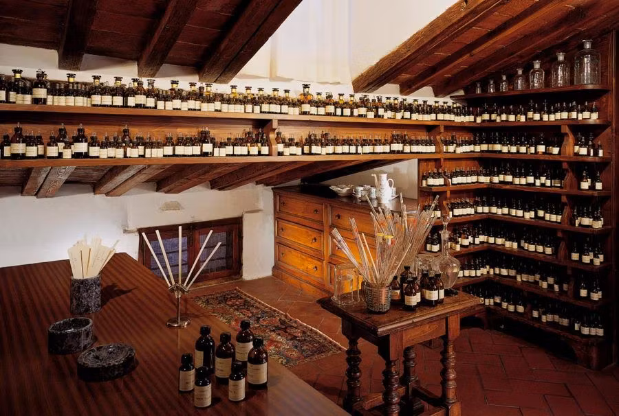 muestras de fragancias en la perfumería Lorenzo Villoresi