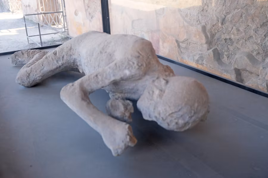 Estatuas de ceniza en el ‘Macellum’.