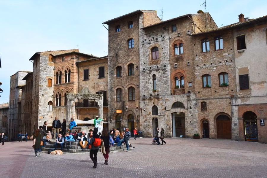 Toscana en coche arquitectura viaje plaza Italia