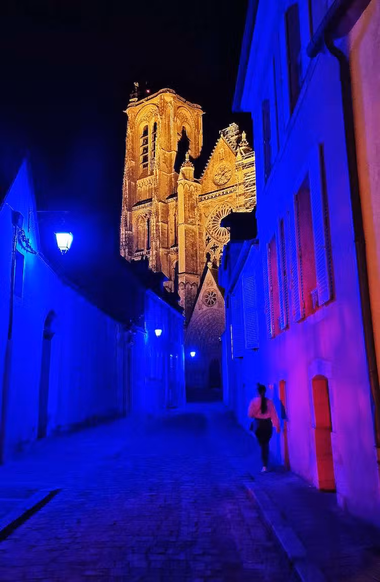 El encanto nocturno de Les Nuits Lumiere, en Bourges.
